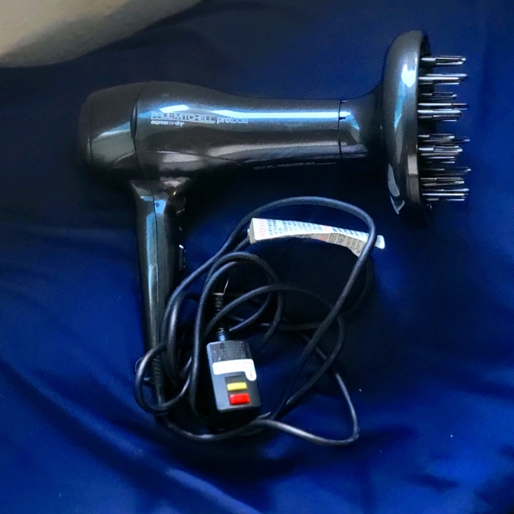 Paul Mitchell protools blow dryer w/ the diffuser